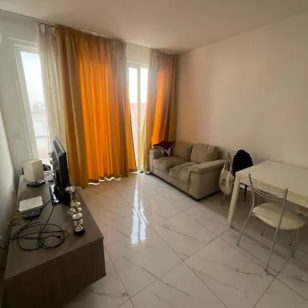 Jasmine Court Penthouse アパート Tal-Ħriereb