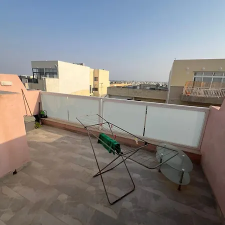 Jasmine Court Penthouse アパート Tal-Ħriereb
